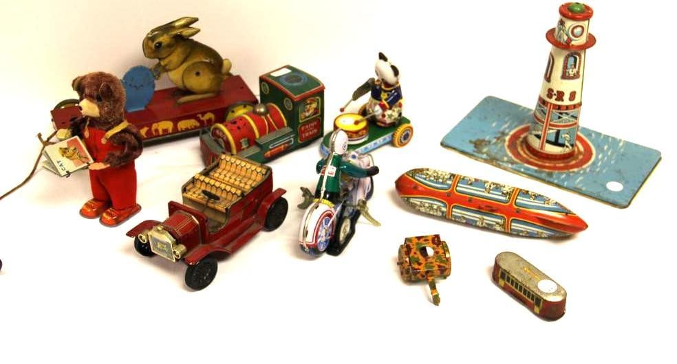 Lot of 10 Antique Tin Lithograph toys (1 of 3)