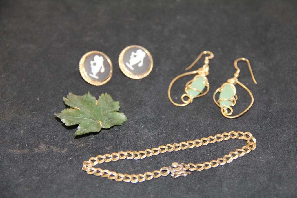 Lot of gold filled Jewelry Cameo, bracelet, brooch Earrings : Pair of black cameo in gold-filled screw back earrings setting, 1 gold filled link bracelet charm bracelet, 1 pair wire handmade design gold filled earrings and 1 gold-filled leaf brooch.