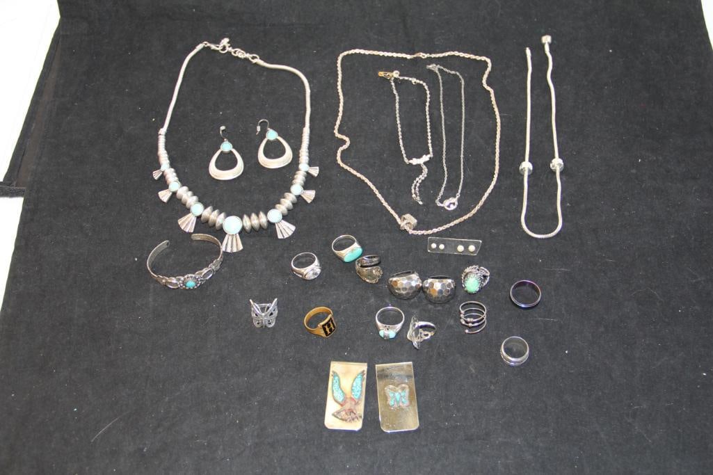 Large 23 Piece Lot of Vintage Retro Siilvertone Costume Jewelry  (1 of 11)