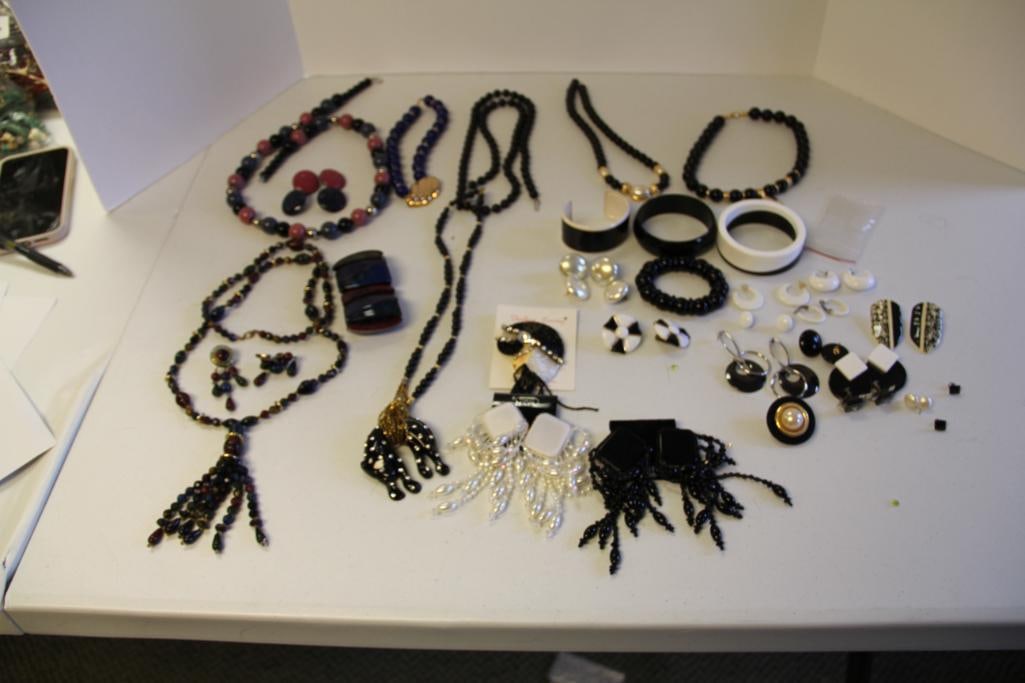 Large Lot of Vintage Black & white + Retro Costume Jewelry  (1 of 9)
