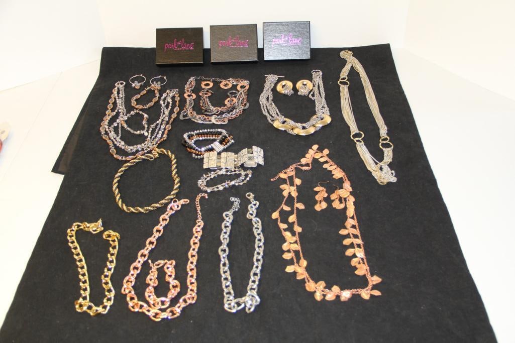 Large Lot of Vintage Retro Multi Metal  Costume Jewelry  (1 of 7)