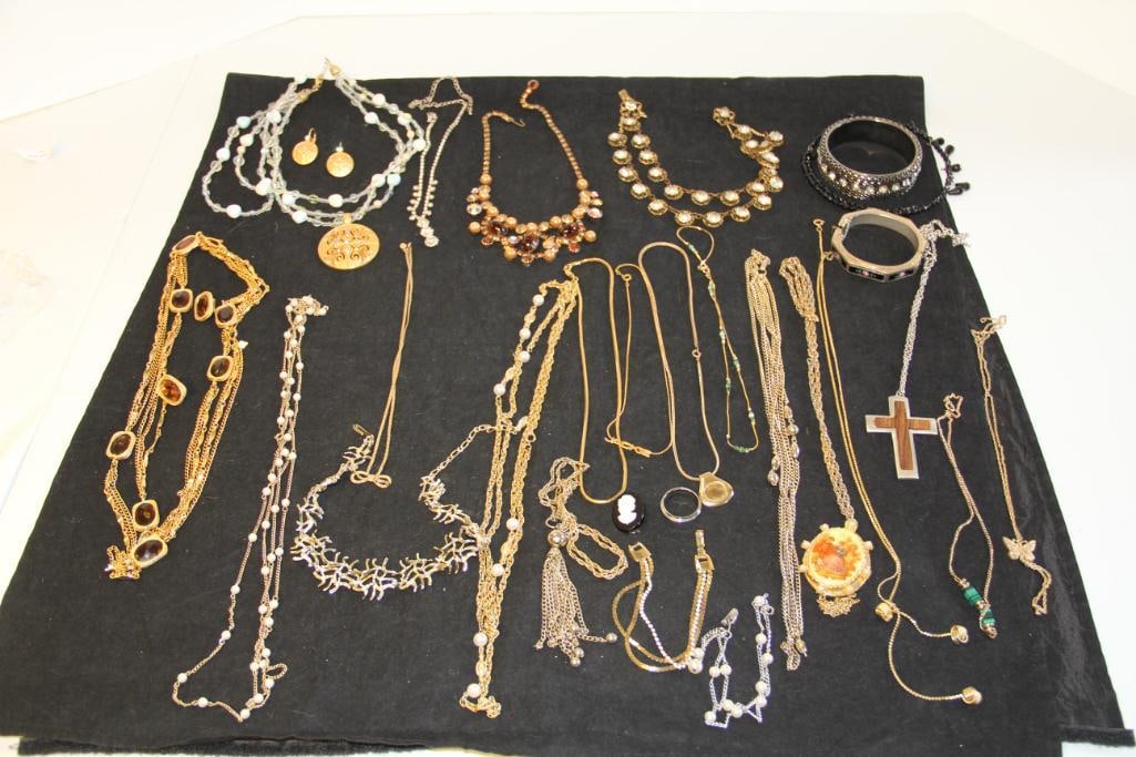 Large Lot of Vintage Retro Costume Jewelry Frierich, Coro, Sara Coventry (1 of 13)