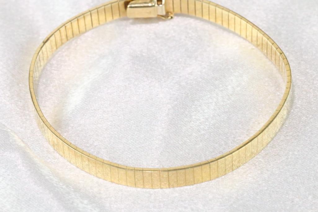 LUXURY ESTATE 14kt gold Omega Bracelet 8 inches. 6mm: Matching necklace lot 148. 6 mm x 1mm thick chain. 7" Stamped 14k Italy Weighs. 16.4 grams