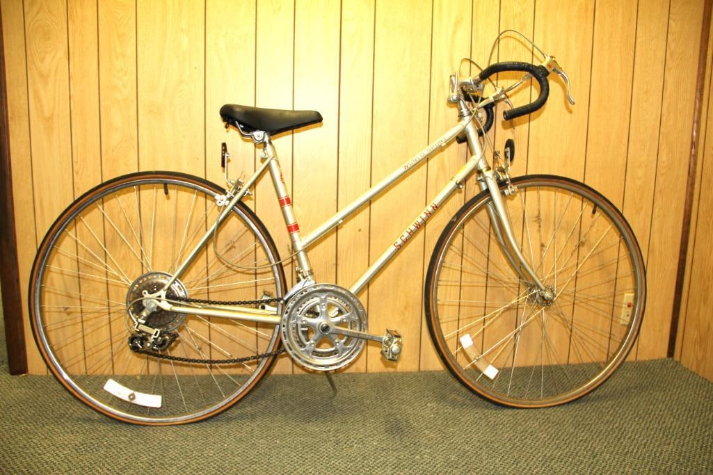 Vintage Schwinn World Sport Bicycle xtra light Suntour (1 of 4)