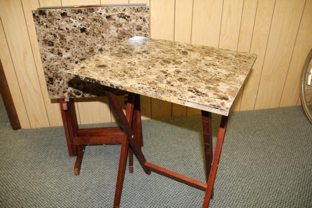 Tray Table Set with Stand: 19" x 16" Tray tables