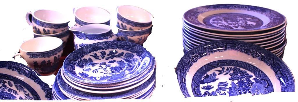 Lot of 43 piece Blue Willow (1 of 4)