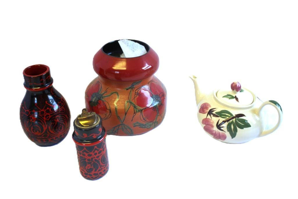 RARE Vintage red Raymor Italy 3 Vases plus vintage musical teapot: lot of 3 SIGNED RAYMOR vases and floral VINTAGE teapot music box that plays when you lift the teapot to pour tea! BEAUTIFUL! WORKS!