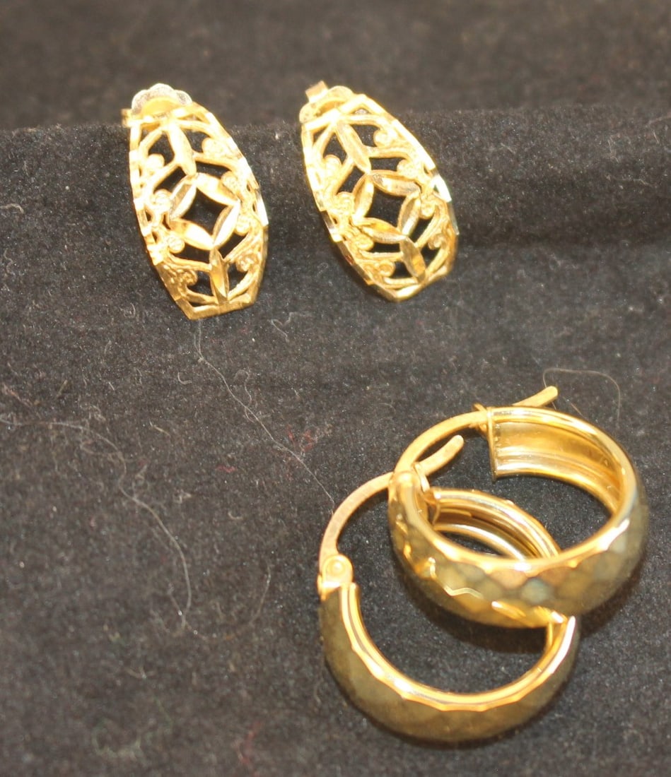 14KT Gold Earrings 2 pair 3.15 grams  Gold earrings (2) (1 of 3)