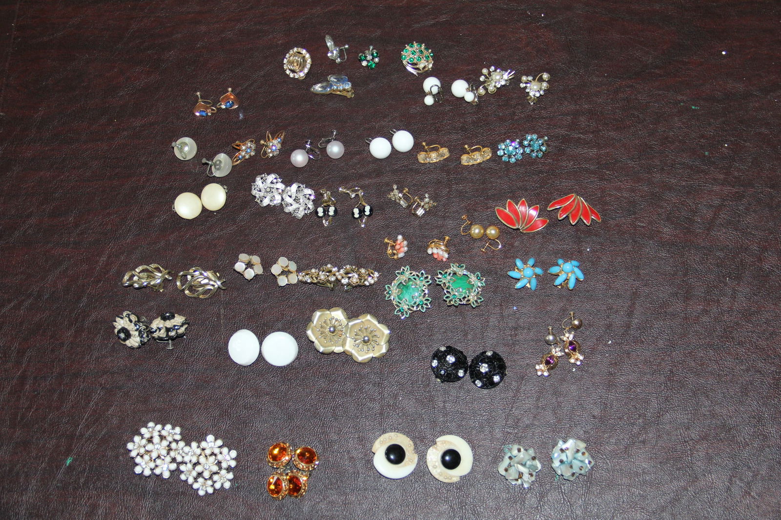 Lot of 30 pair Vintage Jewelry Earrings Lisner, Coro, Sarah coventry Japan: 30 pair of clip earrings, screw back earrings and scarf clips.