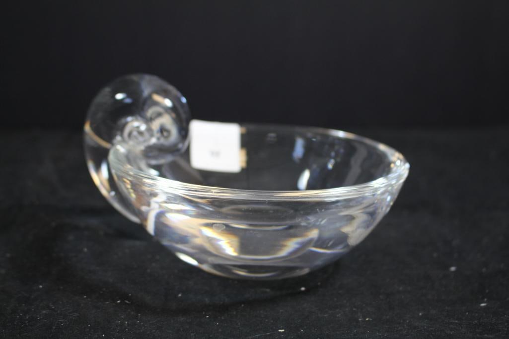 Steuben round crystal bowl signed (1 of 2)