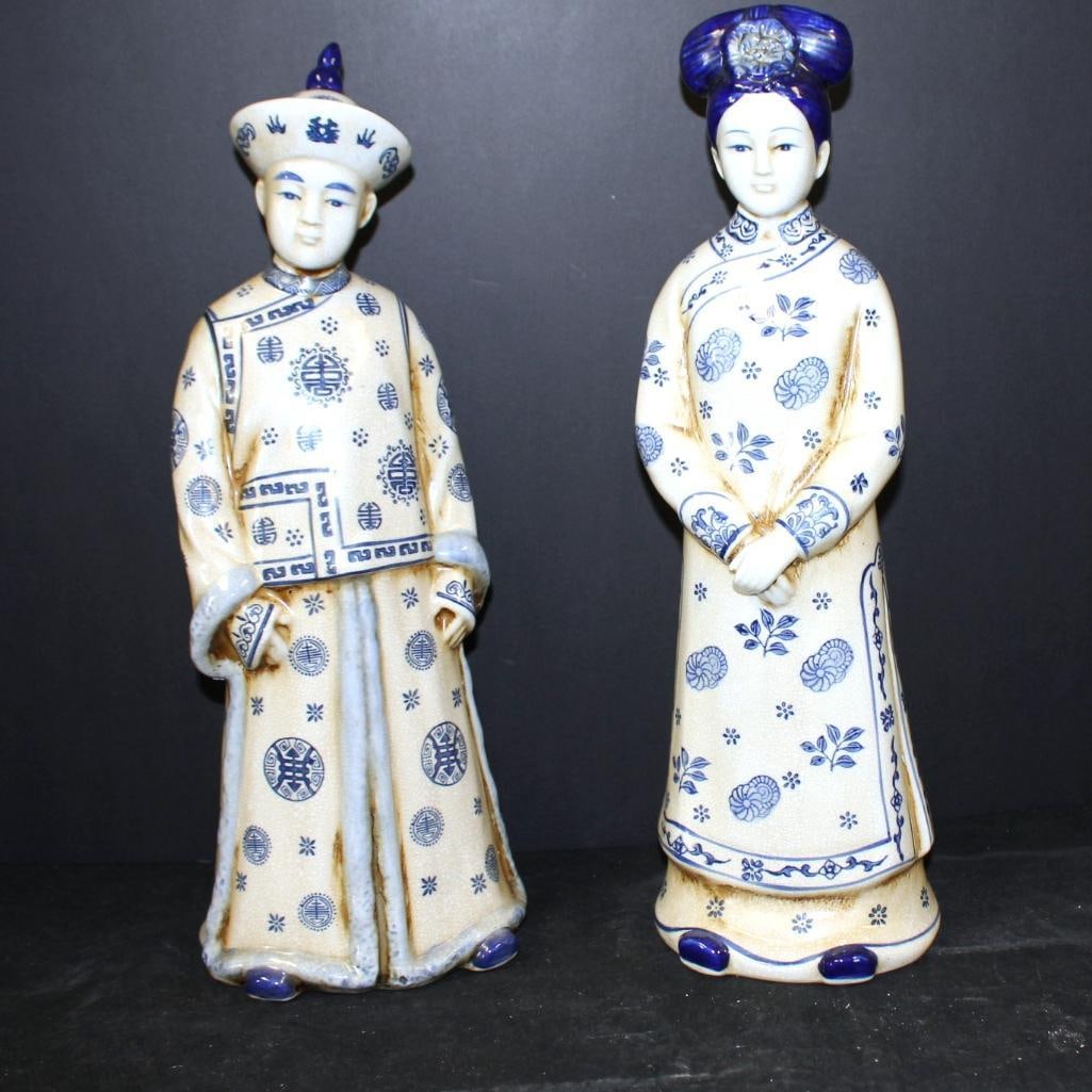 NEW Pair Vintage porcelain Chinese blue/white figures Man and woman: 2 vintage Chinese porcelain blue/white figures 16"h