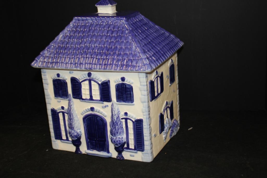 NEW Large Delft Blue Cookie Jar House Design (1 of 3)