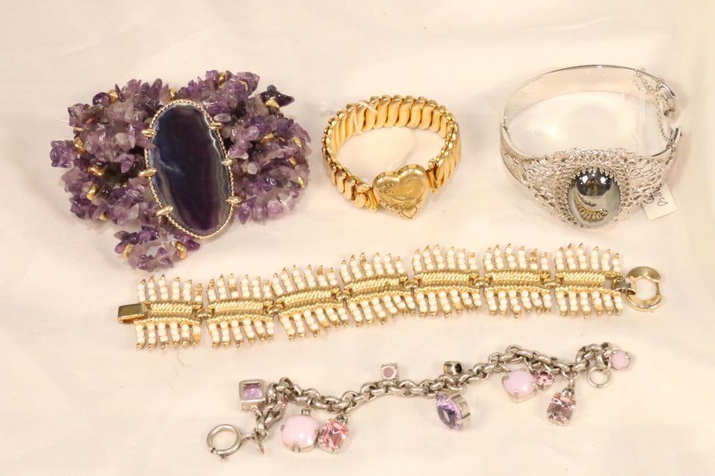 Lot  of 5 Signed Vintage Bracelets, whiting Davis, Crown trifari,  gold (1 of 7)