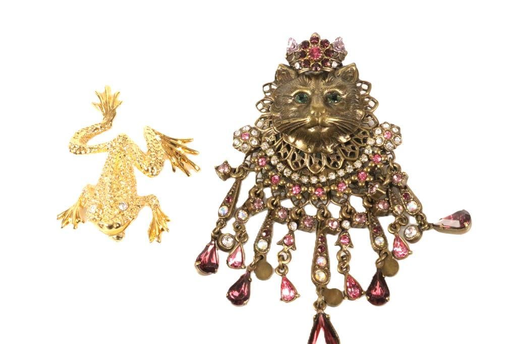 Lot of 2 Pin brooches Sweet Romance Cat & Swarovski Frog (1 of 7)