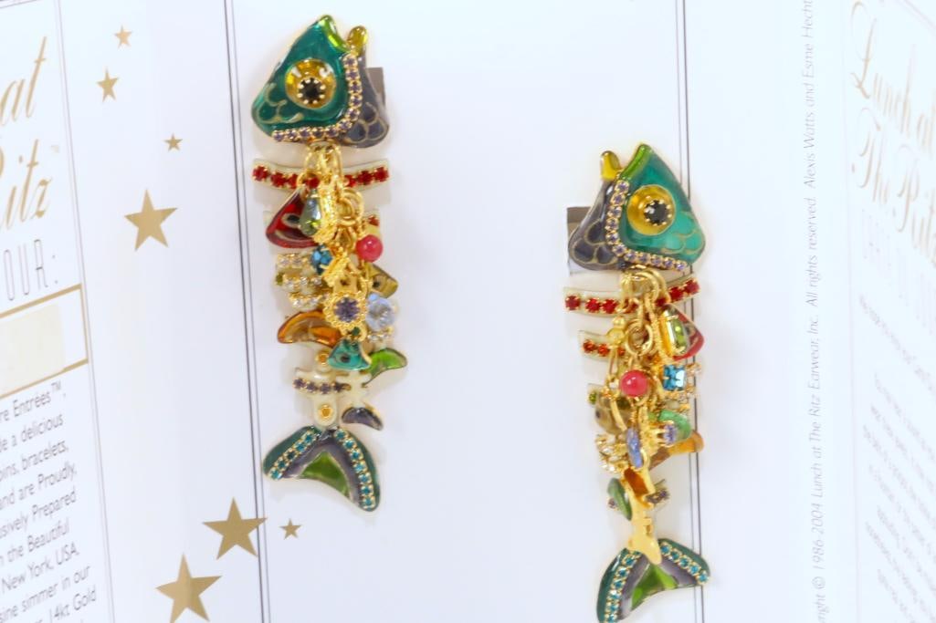 NEW LUNCH AT THE RITZ 24 Kt gold plated FISH STIX On the card: MADE IN THE USA. Signed Lunch at the Ritz. Beautiful colorful fish heads and bones stix in a rainbow of crystal colors! Gorgeous. Measure:1" w x 3.25" long