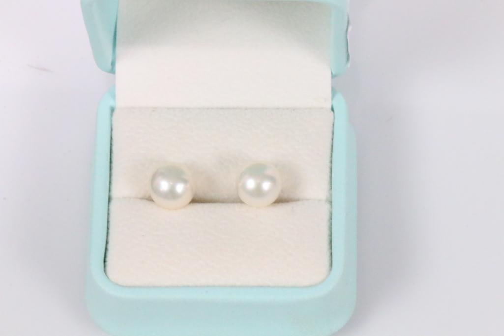 18kt Gold AA Quality 10mm Akoya Pearl Genuine cultured pearls Stud earrings 2.9 grams: Stunning color, luster and quality AA Genuine Akoya cultured pearls Post Stud earrings in a lovely 18kt gold post with flower setting. These come to you BRAND NEW in a lovely faux leather green jewelr