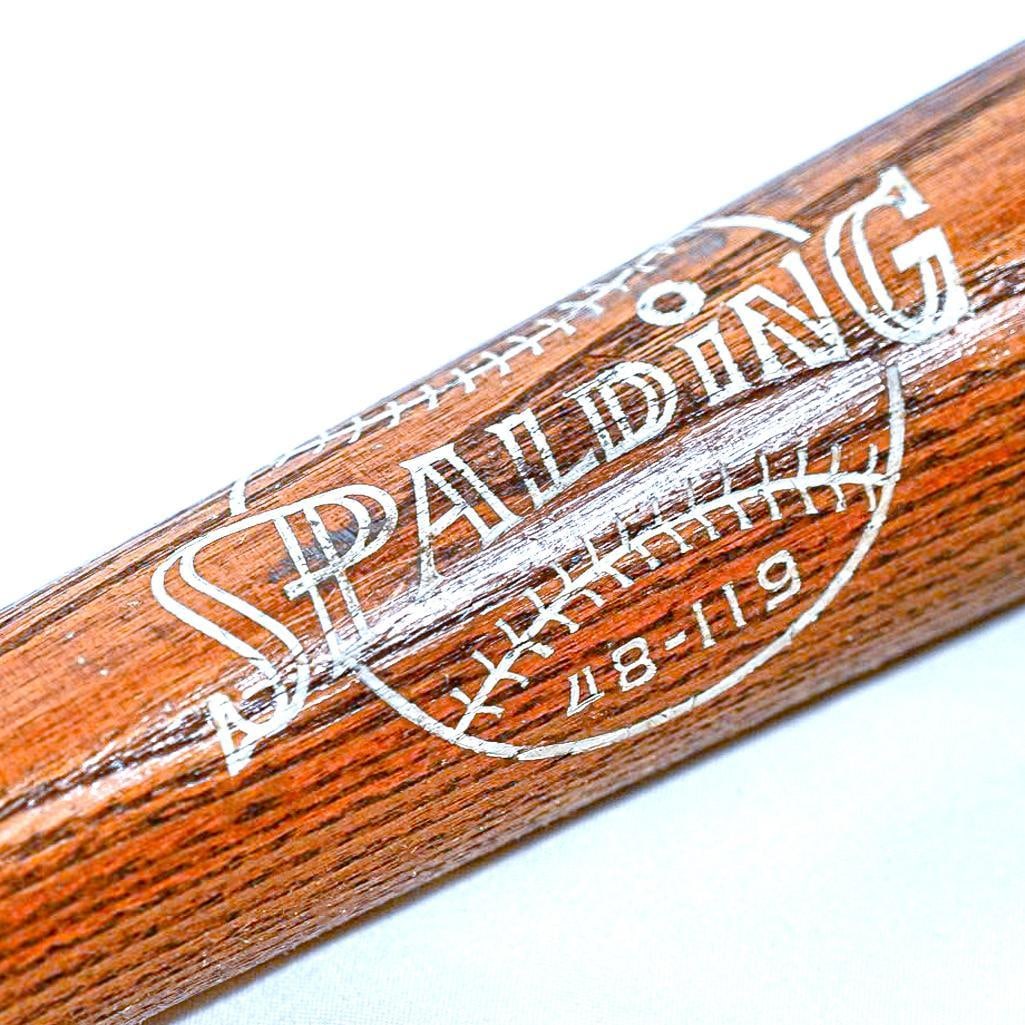 Roger Maris New York Yankees Spalding (48-119): This rare and highly coveted AUTHENTIC collector’s Bat Spalding (48-119) by Roger Maris from New York Yankees represents a piece of Baseball History. . This is a RARE opportunity to acquire your