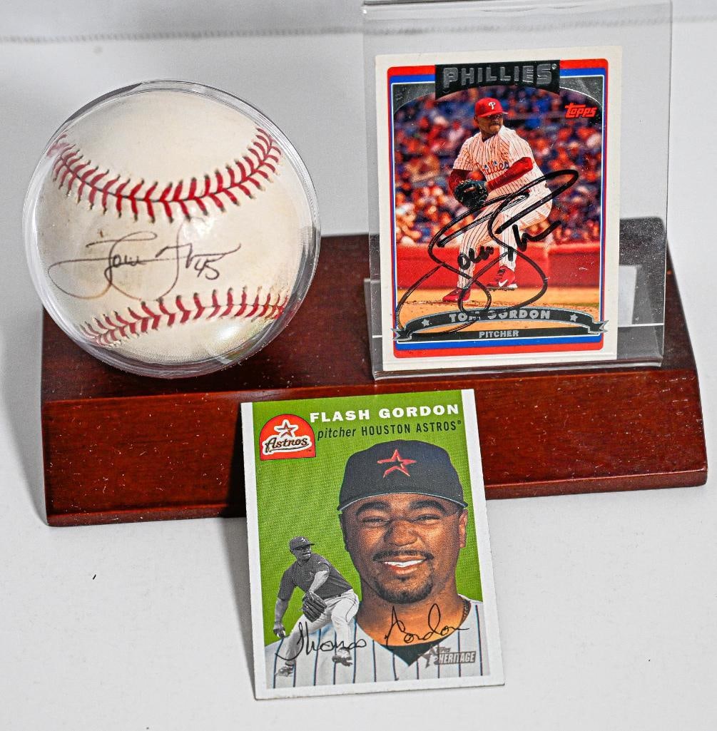 Tom Gordon Philadelphia Phillies Autographed Ball & Card Signed on Stand - Black Ink (1 of 9)