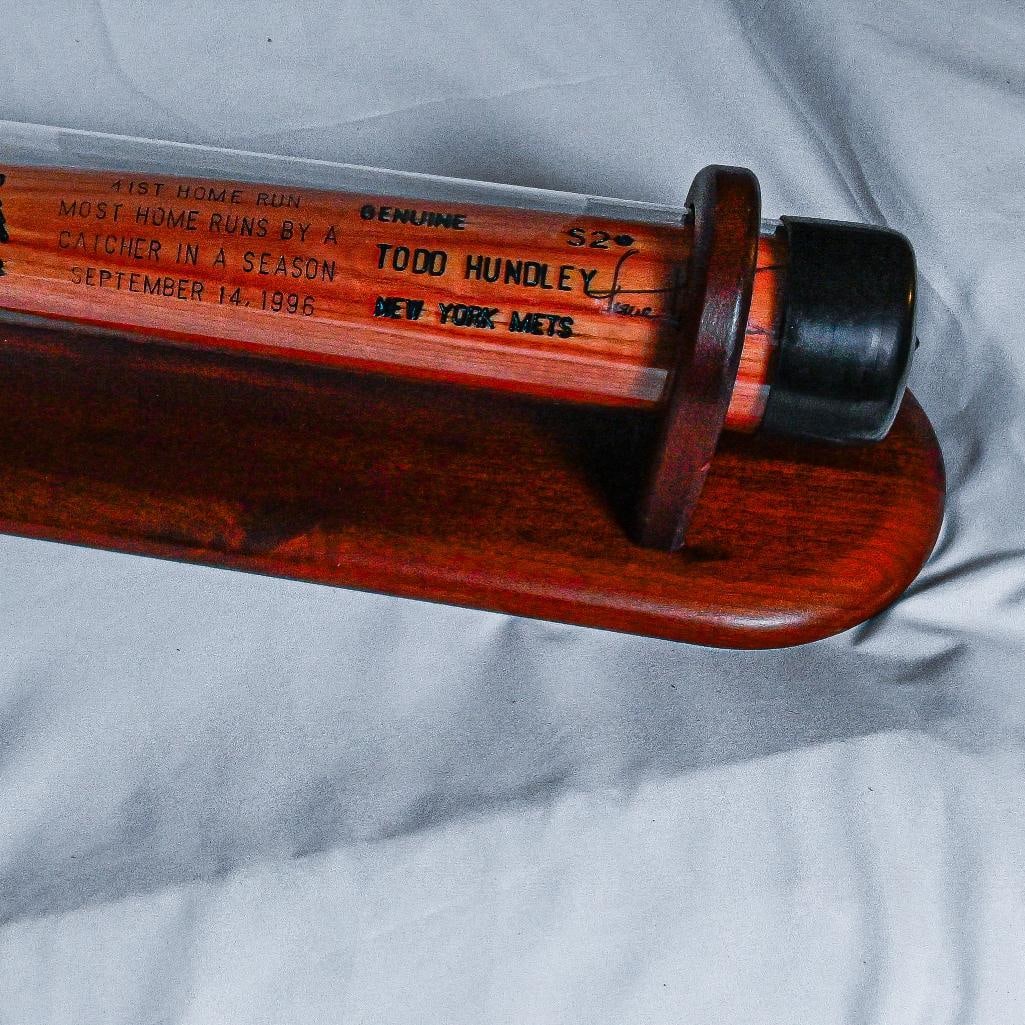 Todd Hundley New York Mets 1996 Commemorative Most Homeruns by a Catcher Bat in a Mahogany Case (1 of 8)