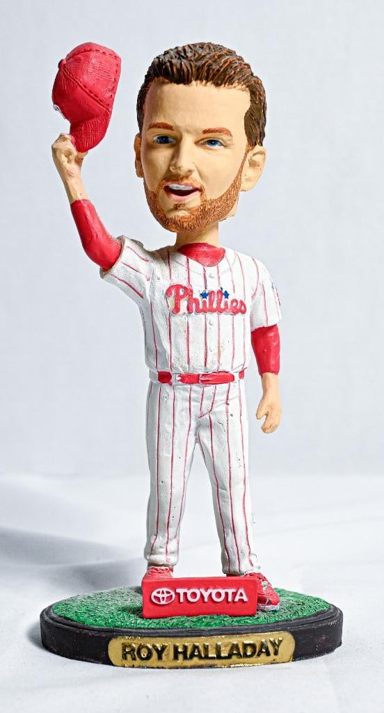 Roy Halladay Philadelphia Phillies Citizens Bank 2014 Collector's Edition BobbleHead: This rare and highly coveted AUTHENTIC collector’s BobbleHead Citizens Bank 2014 Collector's Edition Roy Halladay BobbleHead 7.5inches tall by Roy Halladay from Philadelphia Phillies represents a pi