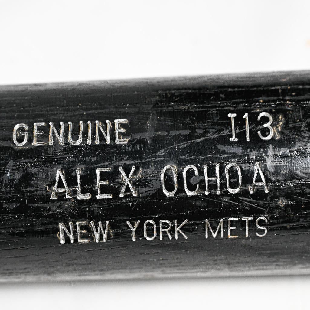 Alex Ochoa New York Mets Louisville Slugger Alex Ochoa Genuine I13 Model 34 Inch Used: This rare and highly coveted AUTHENTIC collector’s Bat Louisville Slugger Alex Ochoa Genuine I13 Model 34 Inch Used by Alex Ochoa from New York Mets represents a piece of Baseball History. This 