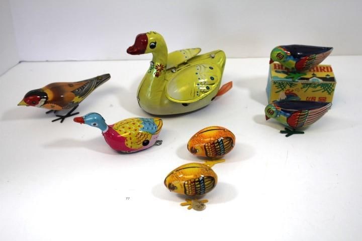 Antique tin large toys Peter Cottontail, Elephant and spinning top (1 of 4)