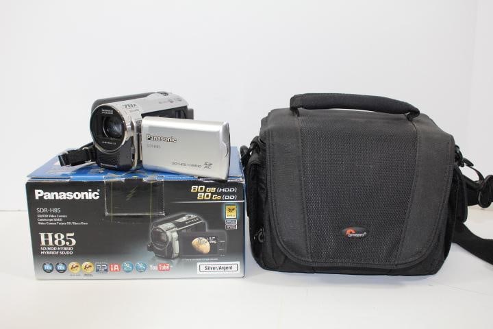 PANASONIC SD/HDD VIDEO CAMERA LOT WITH CASE AND ACCESSORIES (1 of 5)