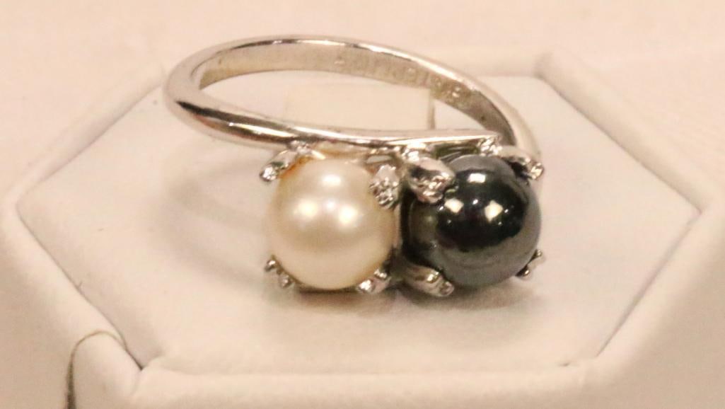 Lovely black and white pearl Sterling silver ring size 6.: Lovely black and White cultured pearls in sterling silver pronged setting. Weighs 3.8 gram. Pearls measure: 6.5mm.