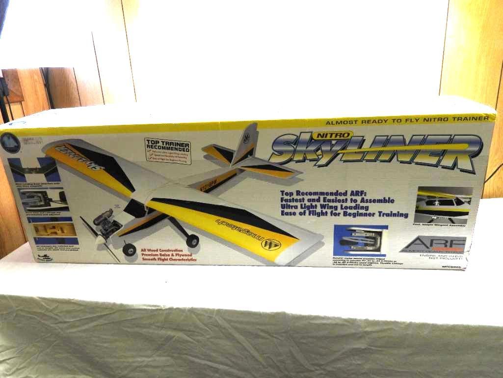 Assorted parts for ARF Trainer Nitro Skyliner R/C airplane (1 of 5)