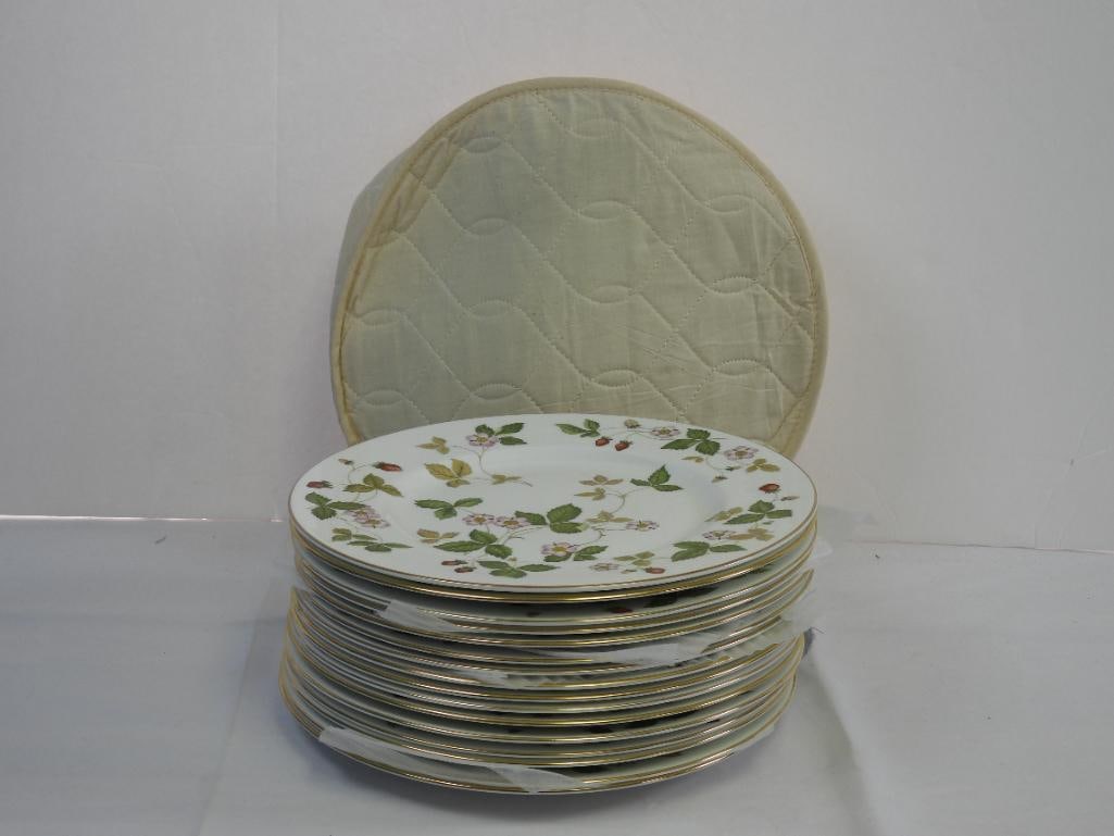 lot of 16 Wedgewood Bone China Wild Strawberry dinner plates, made in England: Wedgewood Bone China Wild Strawberry 16 dinner plates 11" w/ zip fabric storage sleeve, made in England