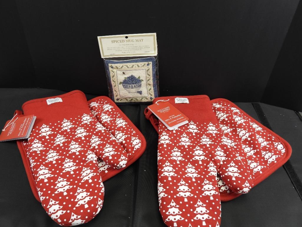 NEW IN PACKAGING Lot of 2 Williams Sonoma Christmas Mitt & Potholder Sets along with Spiced Mug Mat (1 of 5)