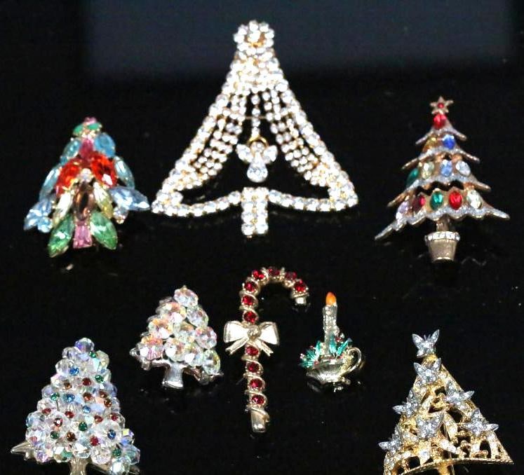 Lot of 8 Vintage Christmas Brooches Jewelry signed Graziano Christmas Tree, Candy cane,  Lantern (1 of 9)