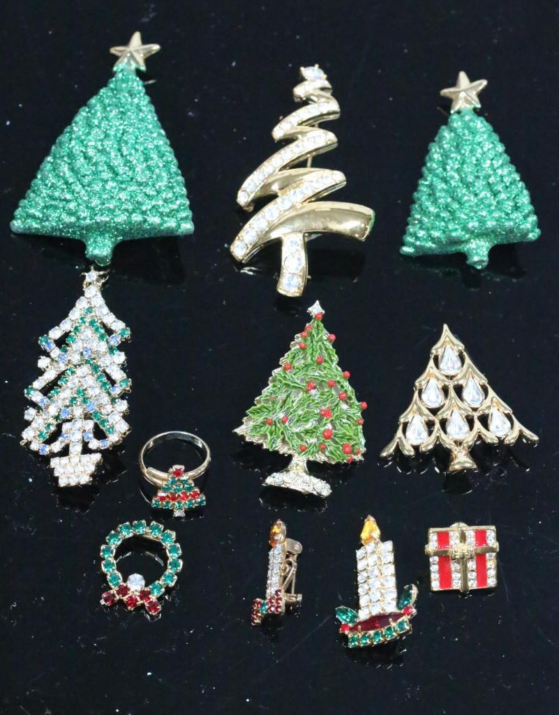 Lot of 11 Vintage Signed Christmas Brooches Ring Jewelry Christmas trees, wreath, candle, present (1 of 14)