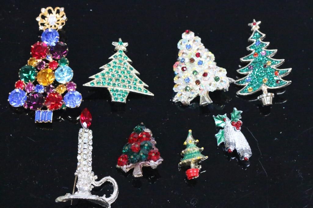 Lot of 8 Vintage Signed Christmas Brooches Jewelry Christmas trees and candles (1 of 10)