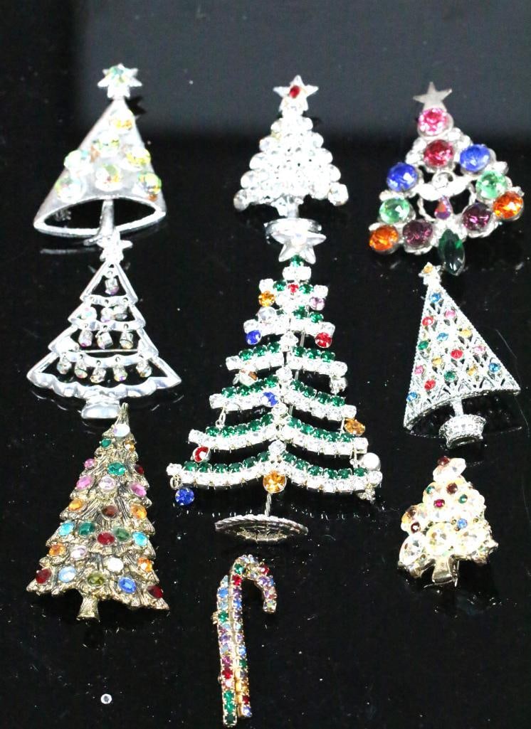 Lot of 9 Vintage Signed Christmas Brooches Jewelry Christmas trees and candy cane (1 of 12)