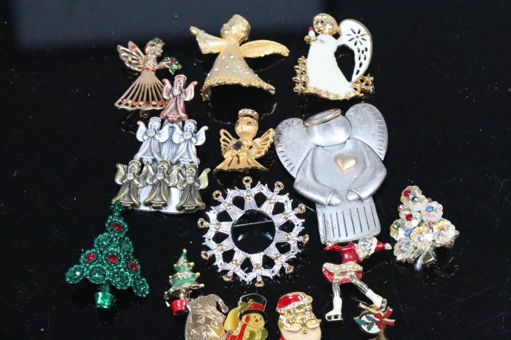 Lot of 15 Vintage Signed Christmas Brooches Jewelry Angels, Wreath, Christmas tree, Santa (1 of 17)