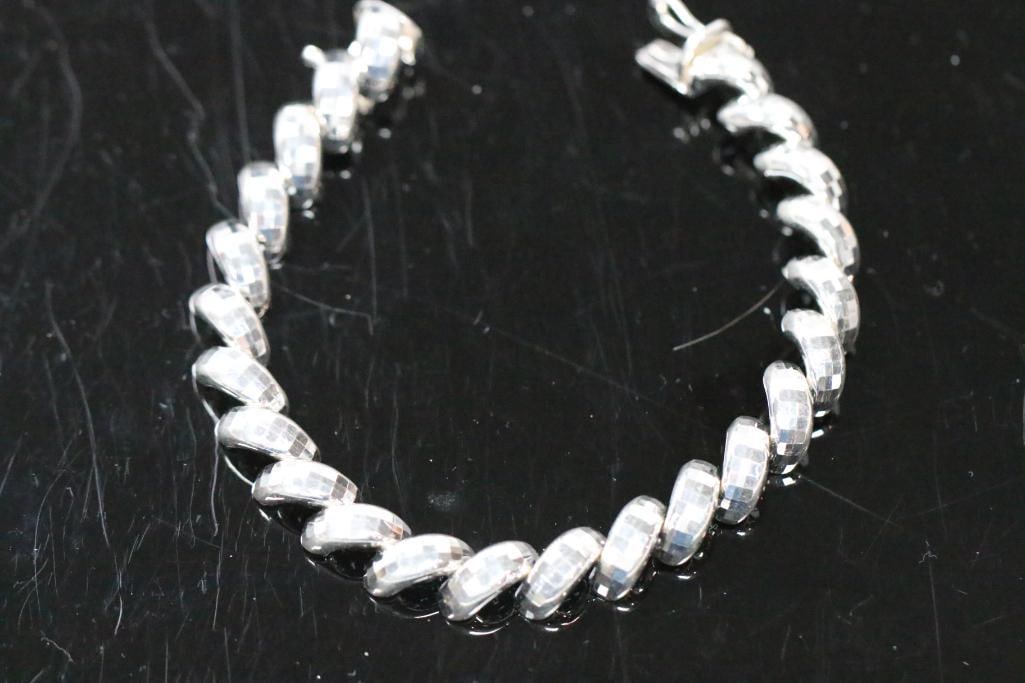 NEW Milo Sterling Silver Heavy Chain Bracelet, 7" long: New Italian sterling silver heavy prismatic textured chain bracelet,
