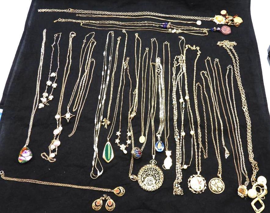 Vintage Jewelry Lot of 31 Necklaces Including Iris Lane, Sarah Coventry, Hong Kong, Express: 31 vintage necklaces, some gold toned with pearly bead , some stones, crystals; amazing huge lot