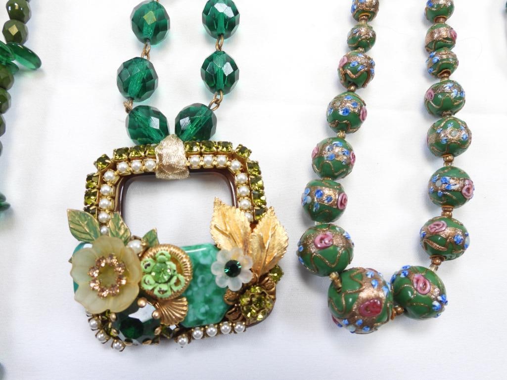 Vintage Jewelry Lot of 4 Necklaces, Green stones, Pearly beads (1 of 5)