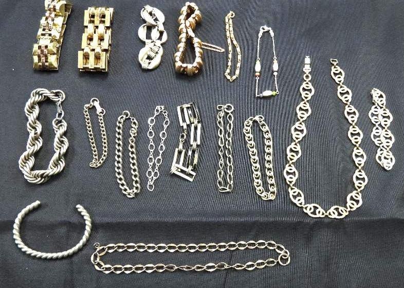 Vintage Jewelry Lot of 17 Pieces, Including 14K Gold Plate on Sterling Silver, 12K Gold Filled,: Amazing lot of bracelets and 2 necklaces, several marked sterling silver, some enamel, 12K gold filled, and 14K gold plate over sterling, and much more unmarked