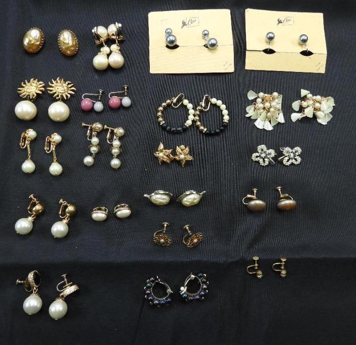 Vintage Jewelry Lot of 20 pair clip earrings some signed New CORO on cards (1 of 6)