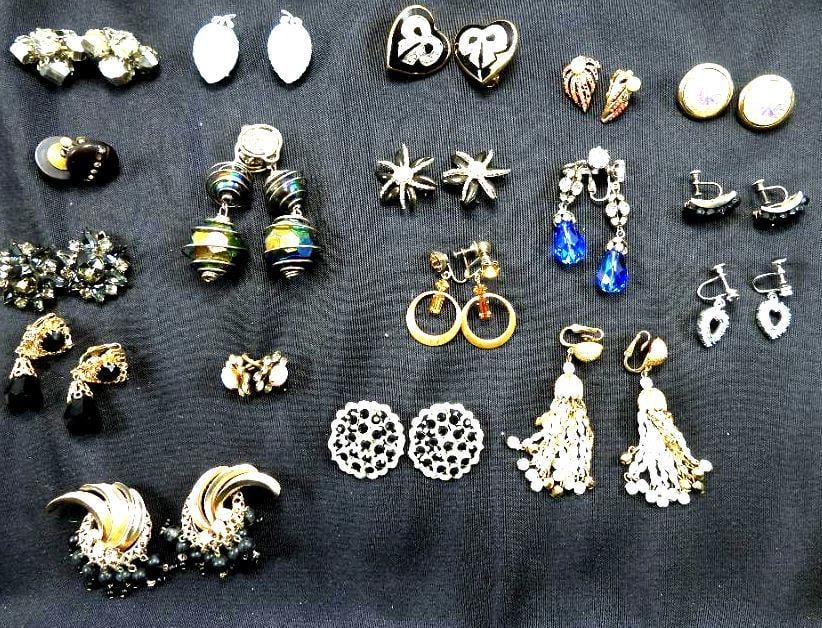 Vintage Jewelry Lot of 18 Pair Signed Trifari and Lisner. Some unsigned: Gorgeous lot of rhinestones, thermoset, starburst , enamel, opal, earings. Beautiful and unique selection.