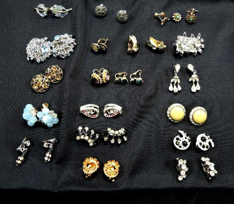 Vintage Jewelry Lot of 18 Pair of Rhinestone clip and screwback earrings.: All are magnificent rhiestine karge cki earrubgs inw wutg oearks,