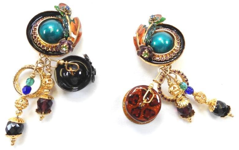 Lunch at The Ritz USA 22KT Gold Plated Hats Earrings (1 of 5)