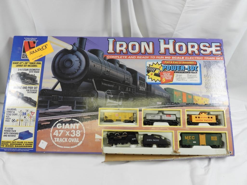 HO Electric Train Set "Iron Horse", BOXED (1 of 6)