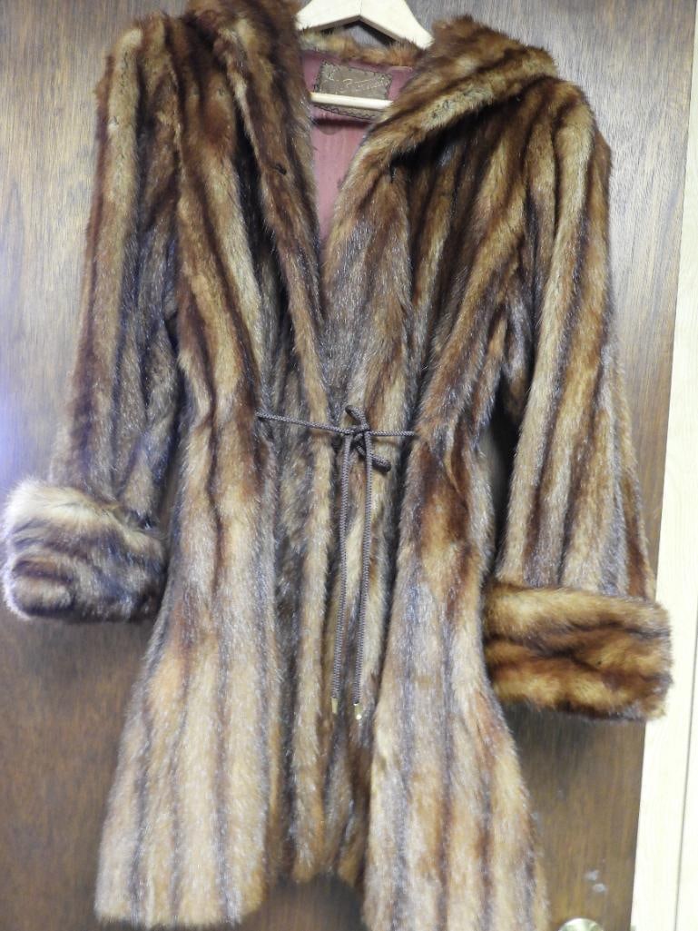 VINTAGE Ladies Muskrat Fur Coat Jacket Drawstring Waist Modernized (1 of 7)