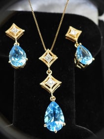 14kt Yellow Gold Aquamarine & Diamond Pendant Necklace and earring set