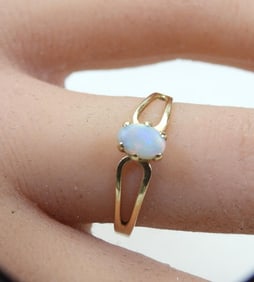 14kt gold opal ring size 6.75