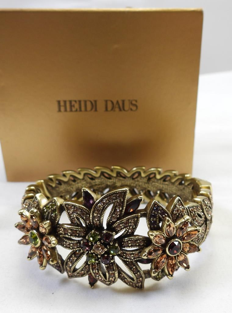 NEW HEIDI DAUS SIGNED Crystal Floral Bracelet (1 of 5)