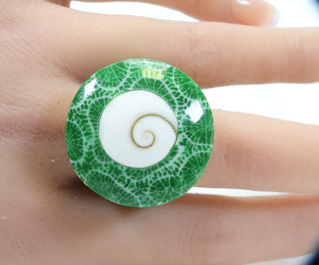 NEW SAJEN Sterling Silver Nautilus Genuine Dyed Shell Fossil Statement Ring: New SAJEN sterling silver nautilus fossil green MASSIVE statement ring approximately 1.13" wide, size 8.5-9